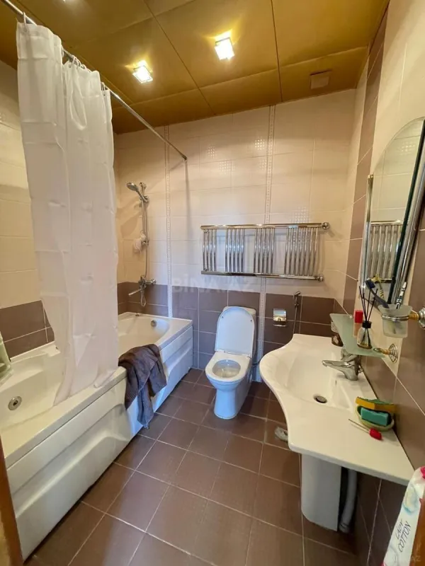 Kirayə verilir 3 otaqlı mənzil 180 m²