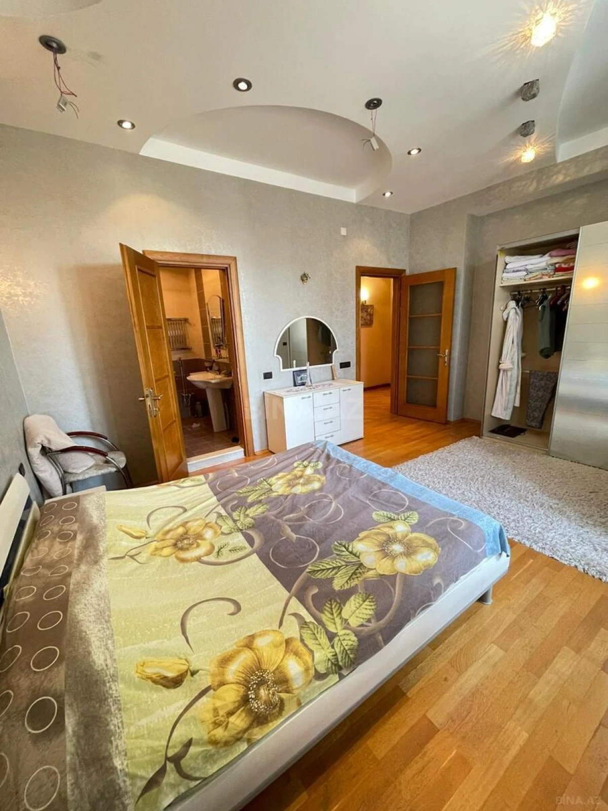 Kirayə verilir 3 otaqlı mənzil 180 m²