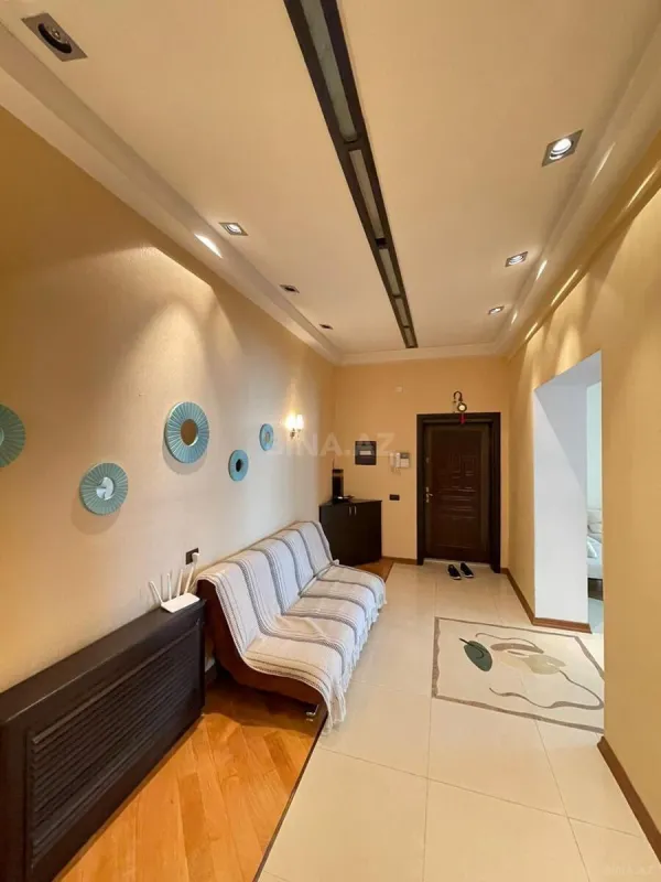 Kirayə verilir 3 otaqlı mənzil 180 m²