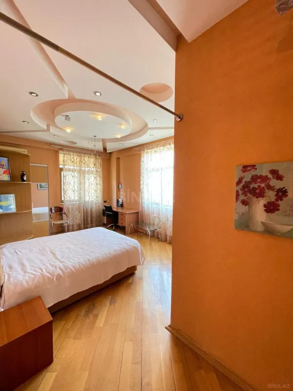Kirayə verilir 3 otaqlı mənzil 180 m²