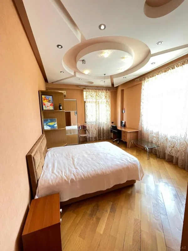 Kirayə verilir 3 otaqlı mənzil 180 m²