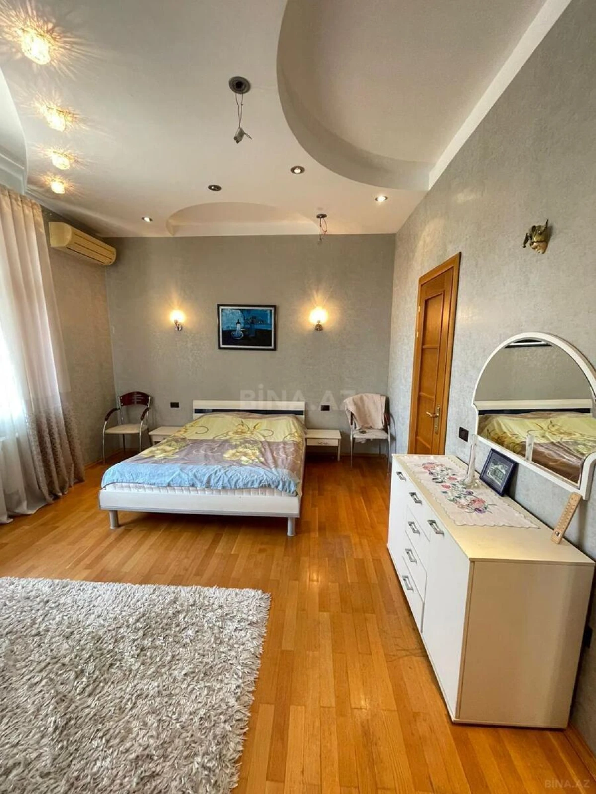 Kirayə verilir 3 otaqlı mənzil 180 m²