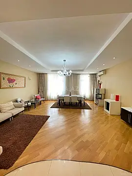 Kirayə verilir 3 otaqlı mənzil 180 m²