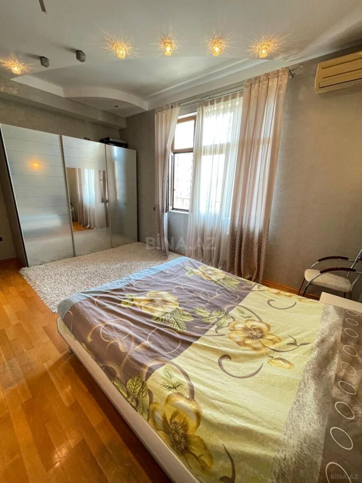 Kirayə verilir 3 otaqlı mənzil 180 m²