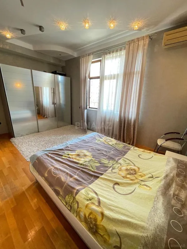 Kirayə verilir 3 otaqlı mənzil 180 m²