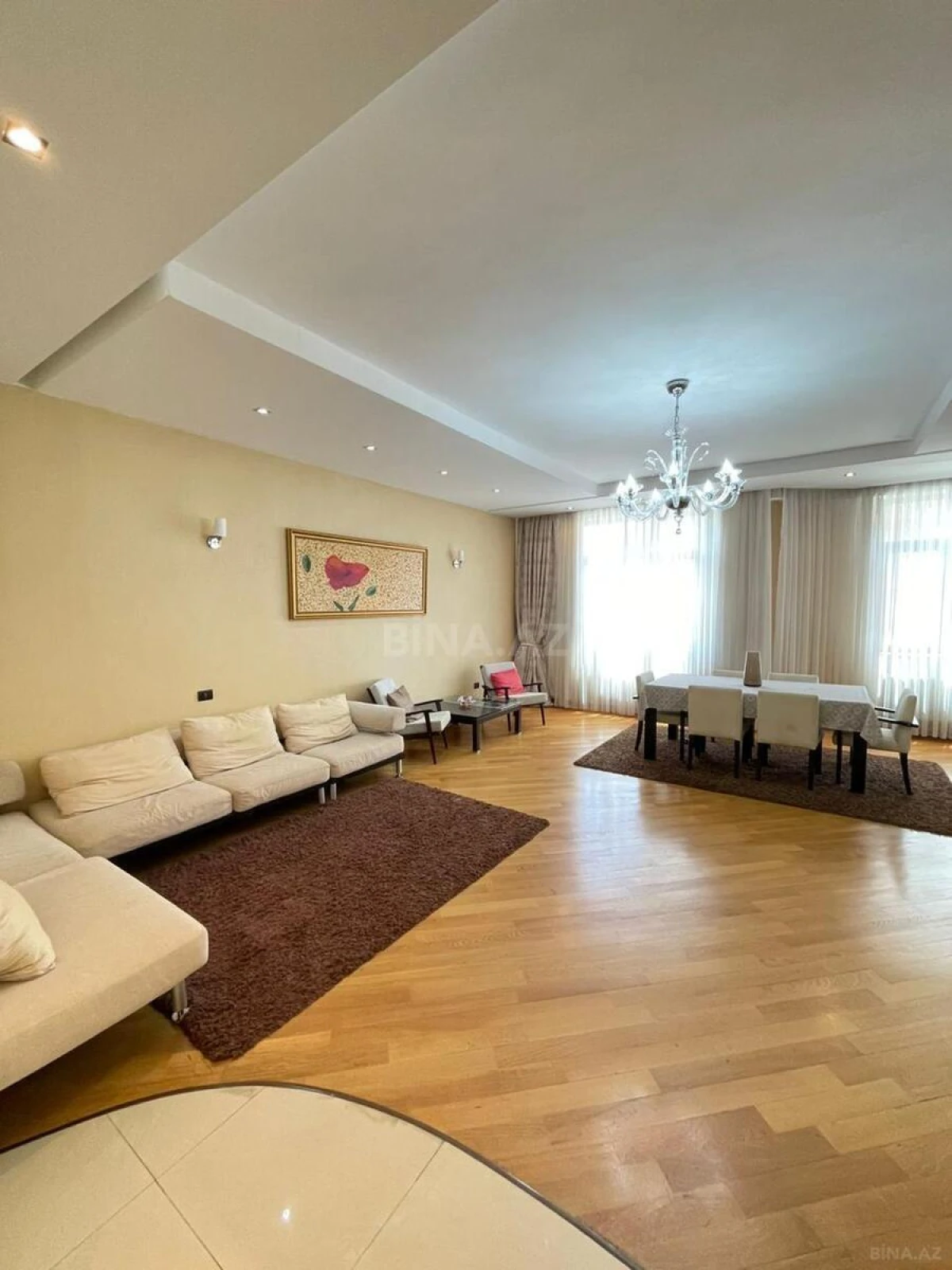 Kirayə verilir 3 otaqlı mənzil 180 m²
