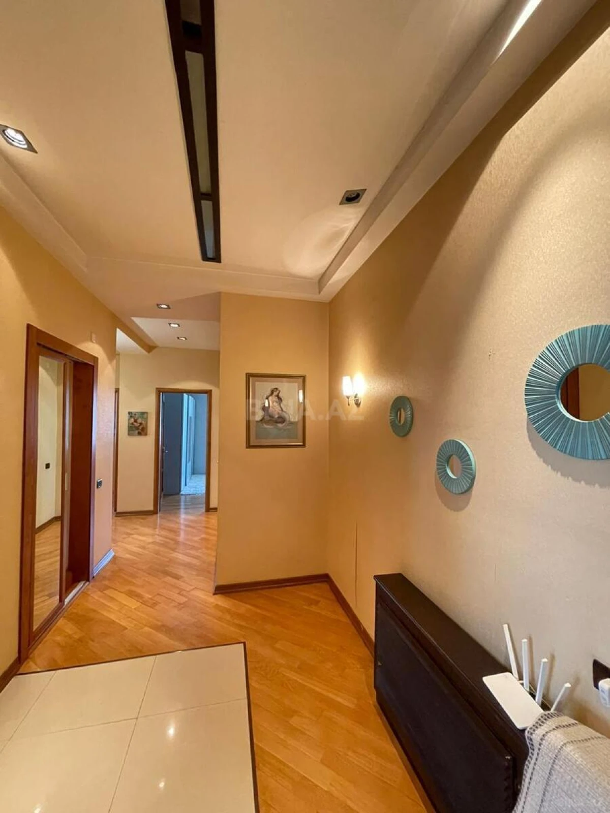 Kirayə verilir 3 otaqlı mənzil 180 m²