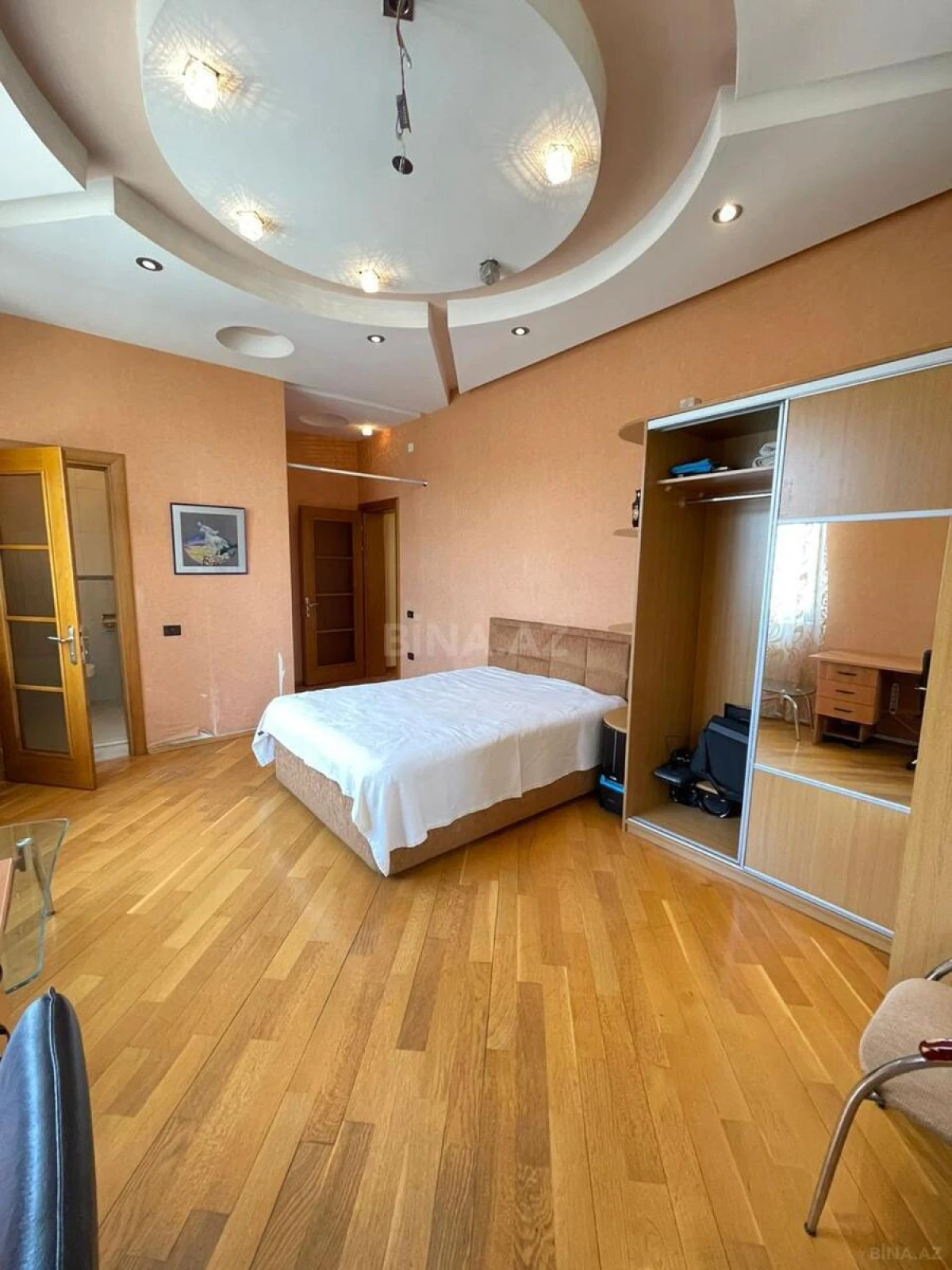 Kirayə verilir 3 otaqlı mənzil 180 m²