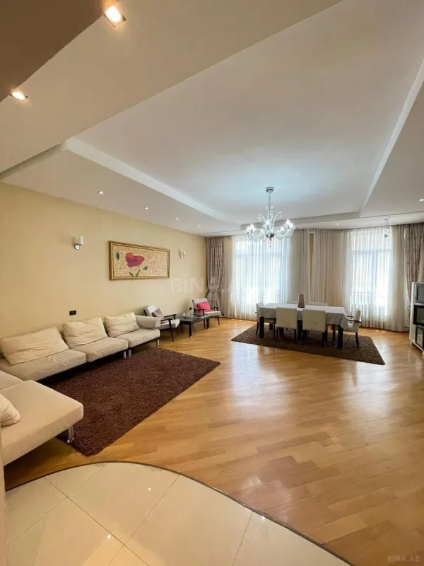 Kirayə verilir 3 otaqlı mənzil 180 m²