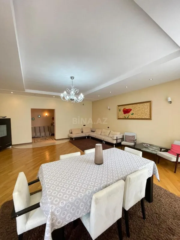 Kirayə verilir 3 otaqlı mənzil 180 m²