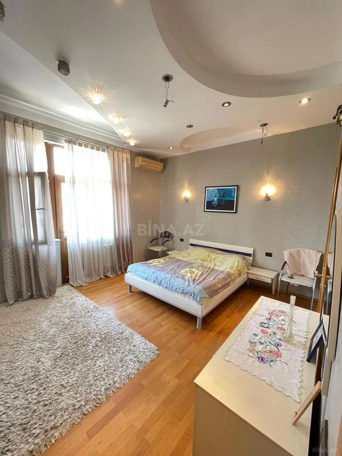 Kirayə verilir 3 otaqlı mənzil 180 m²