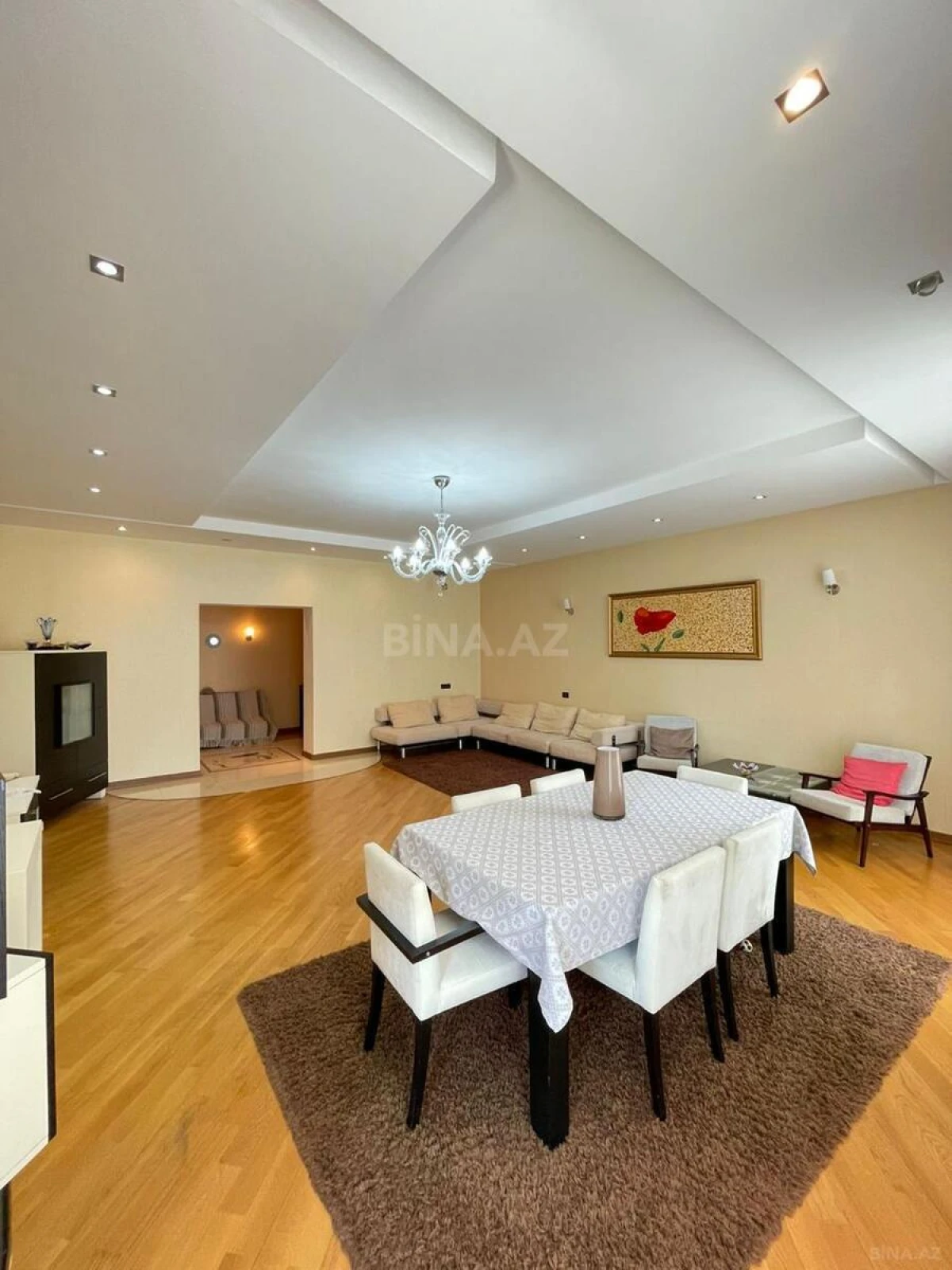 Kirayə verilir 3 otaqlı mənzil 180 m²