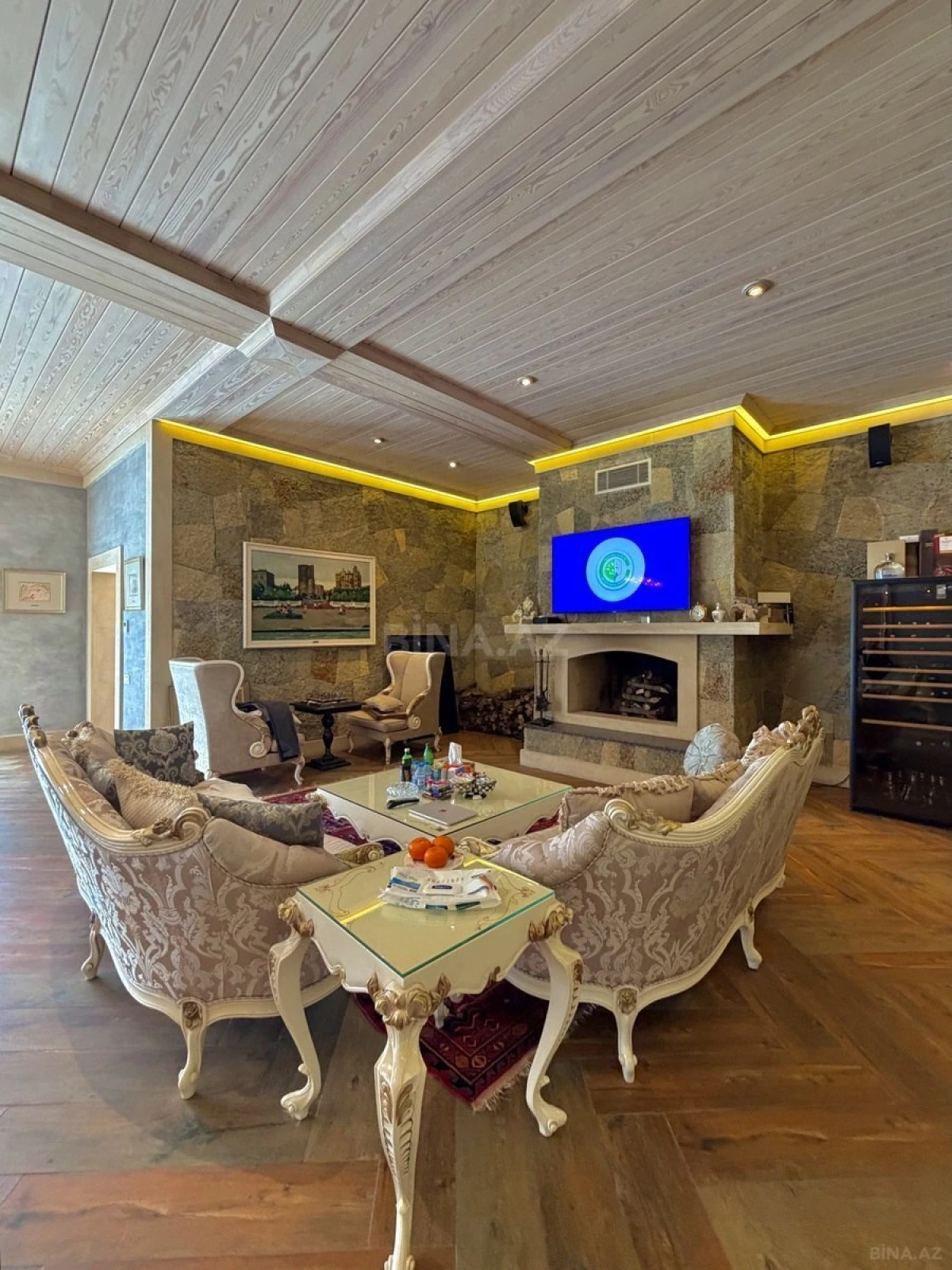 Satılır 9 otaqlı həyət evi 2000 m²