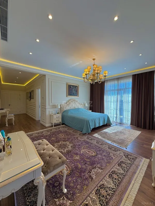 Satılır 9 otaqlı həyət evi 2000 m²