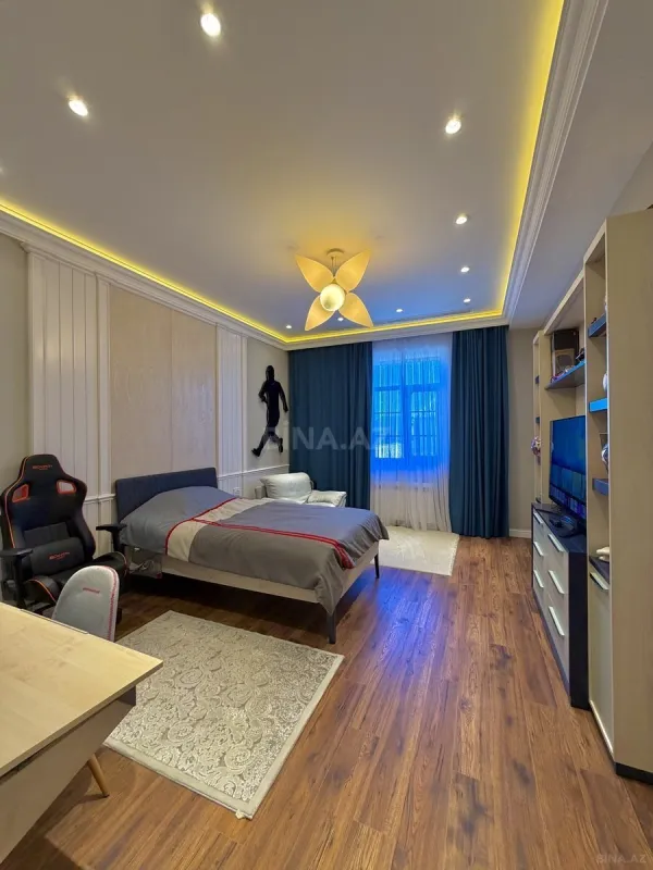 Satılır 9 otaqlı həyət evi 2000 m²