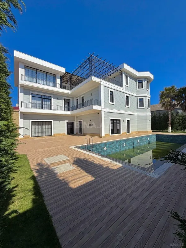 Satılır 9 otaqlı həyət evi 2000 m²