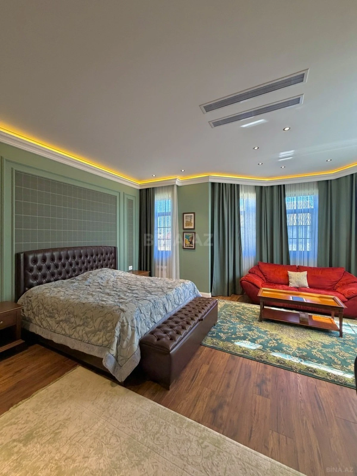 Satılır 9 otaqlı həyət evi 2000 m²