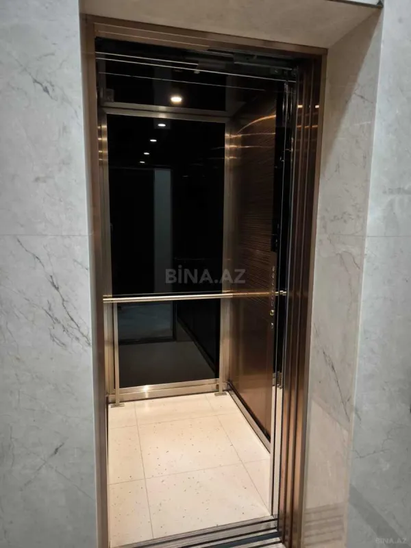 Satılır 3 otaqlı mənzil 136 m²