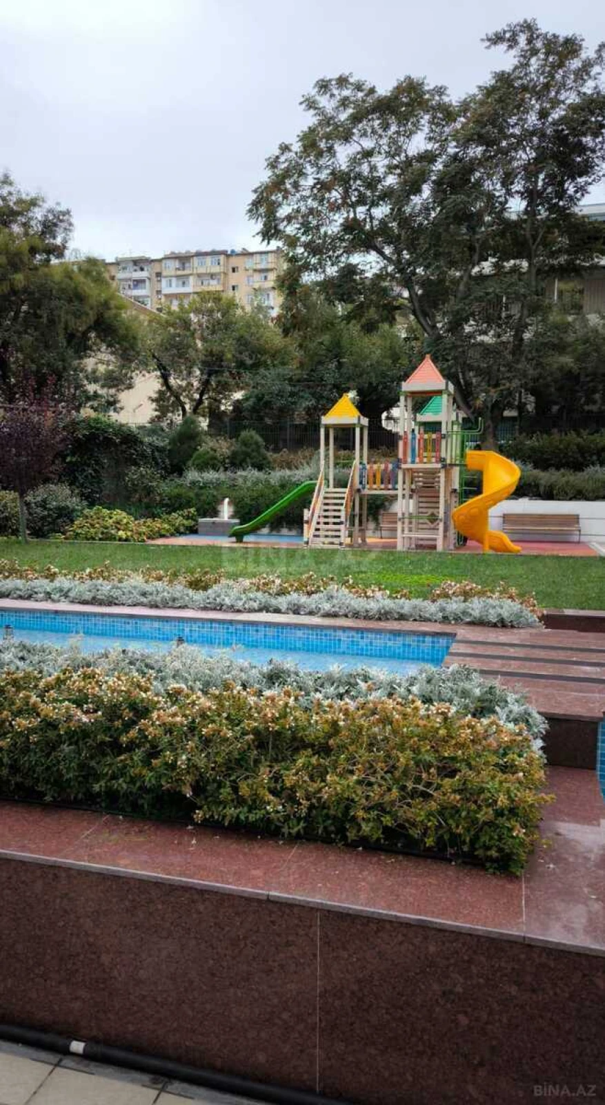 Satılır 3 otaqlı mənzil 136 m²