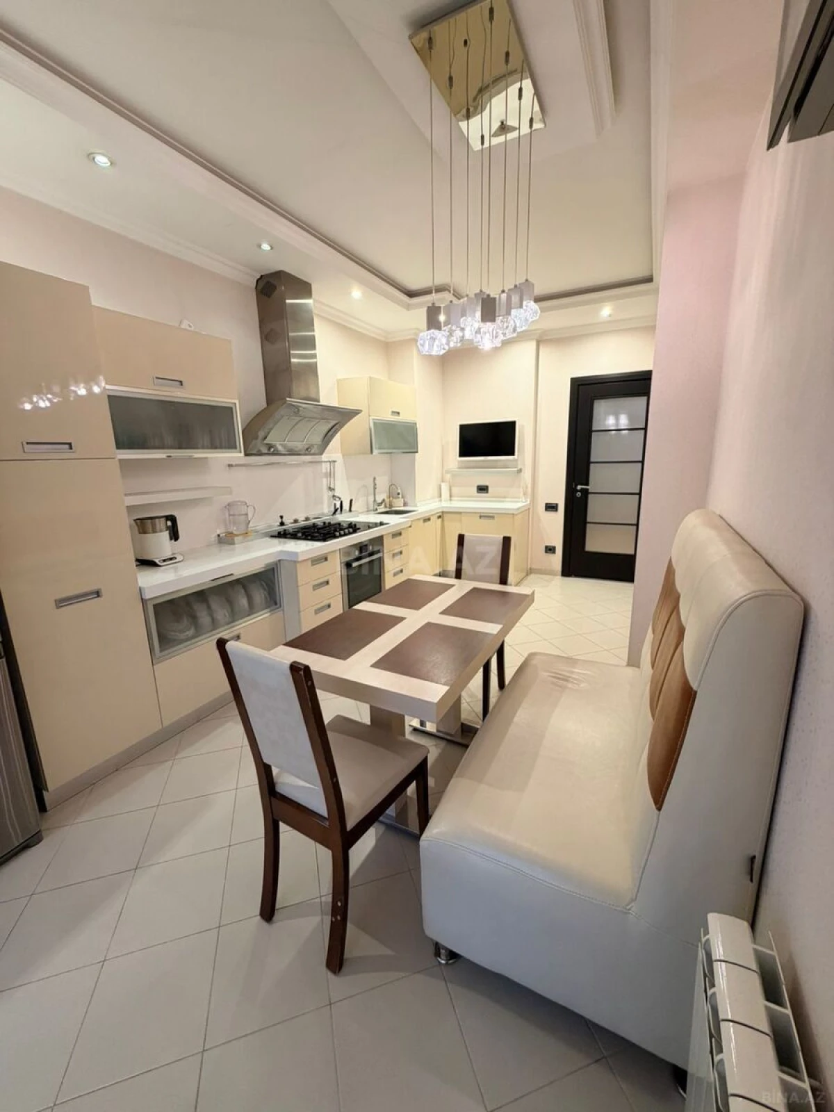 Satılır 4 otaqlı mənzil 150 m²