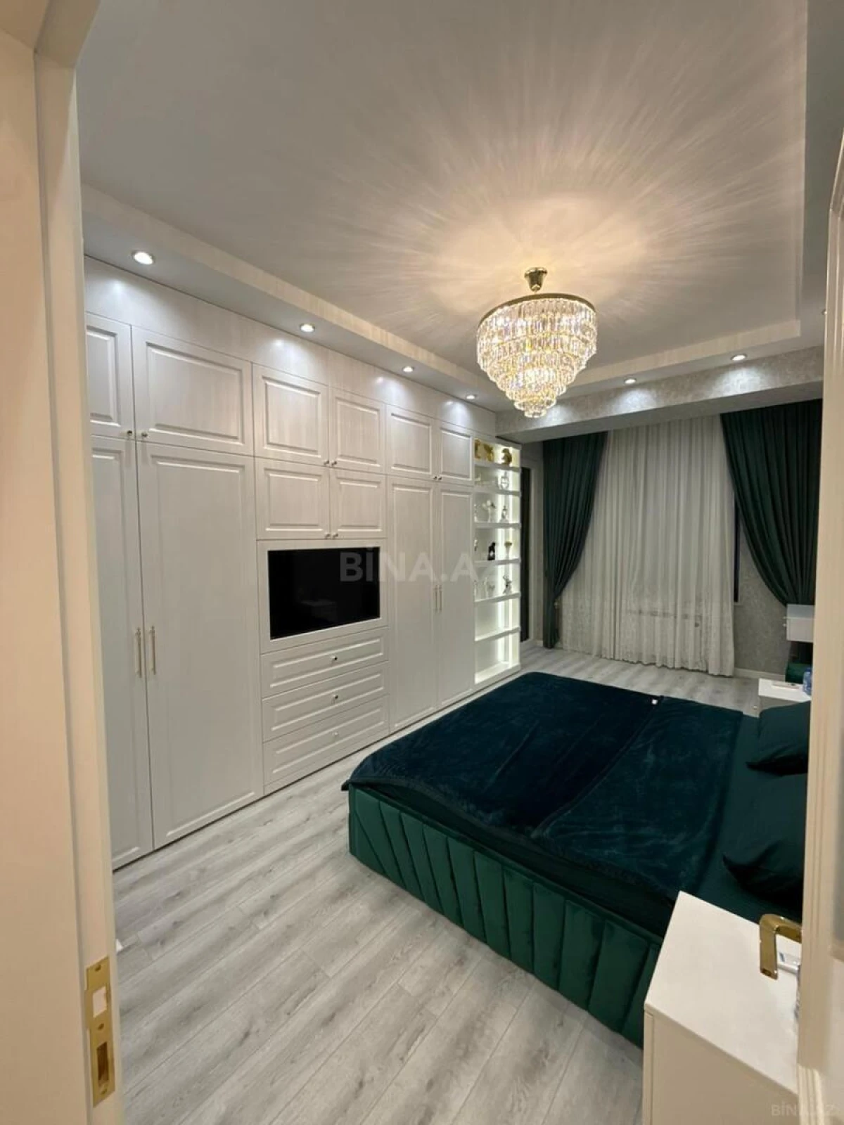 Kirayə verilir 2 otaqlı mənzil 110 m²