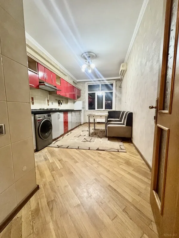 Satılır 3 otaqlı mənzil 130 m²