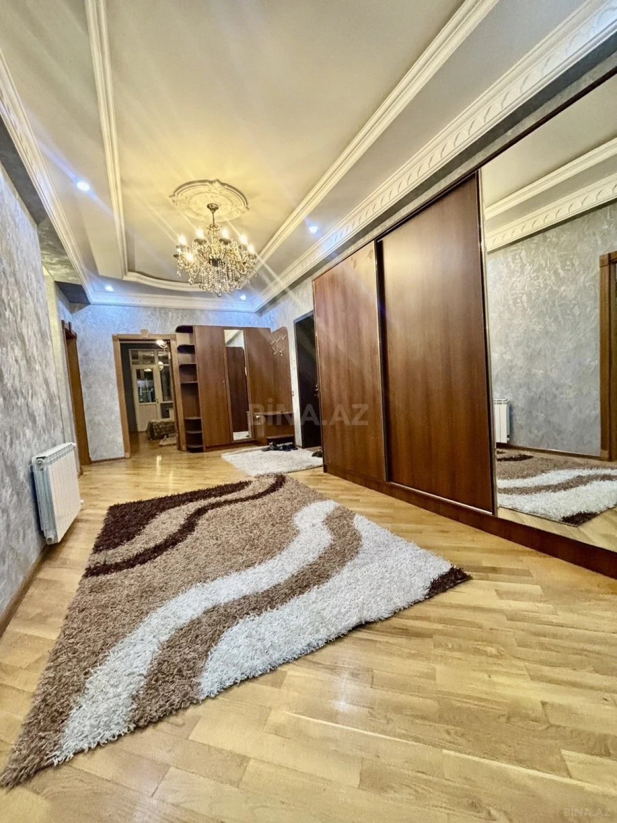 Satılır 3 otaqlı mənzil 130 m²