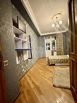 Satılır 3 otaqlı mənzil 130 m²