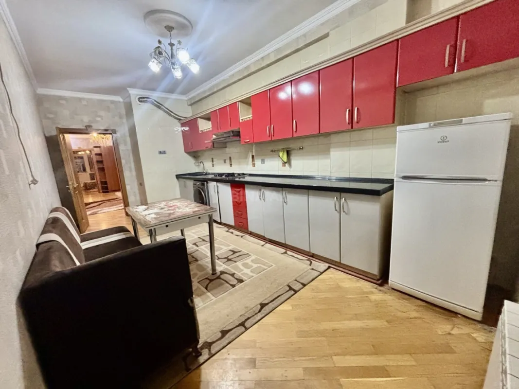 Satılır 3 otaqlı mənzil 130 m²