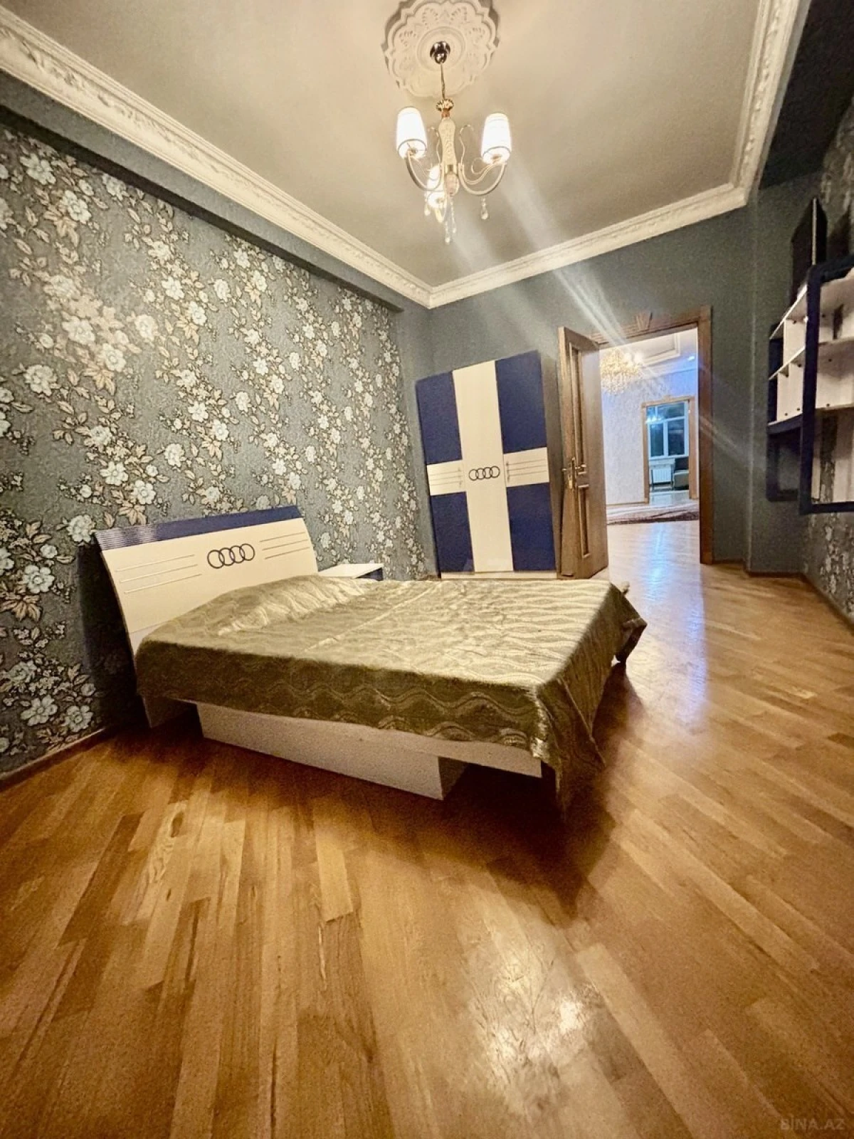 Satılır 3 otaqlı mənzil 130 m²