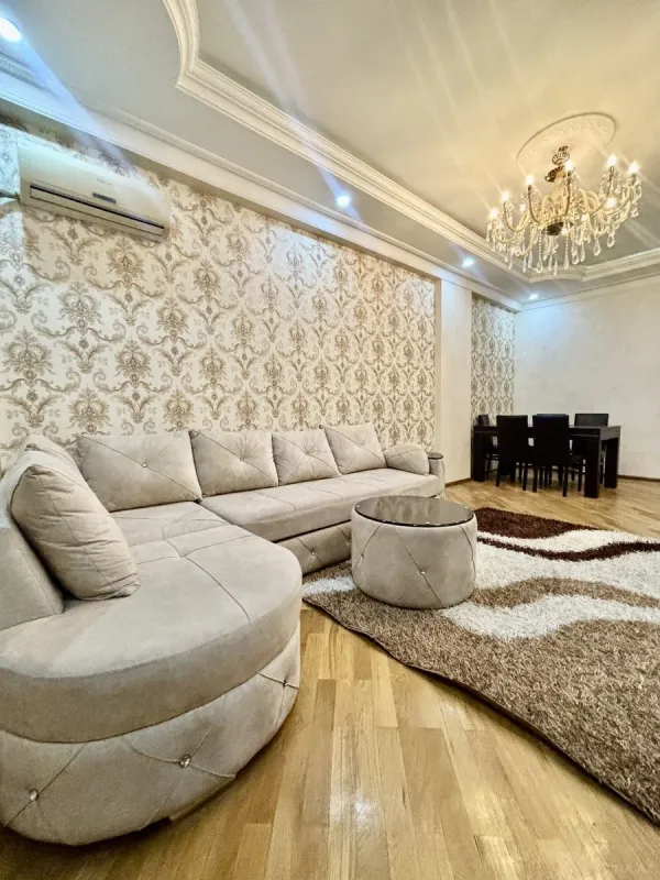 Satılır 3 otaqlı mənzil 130 m²