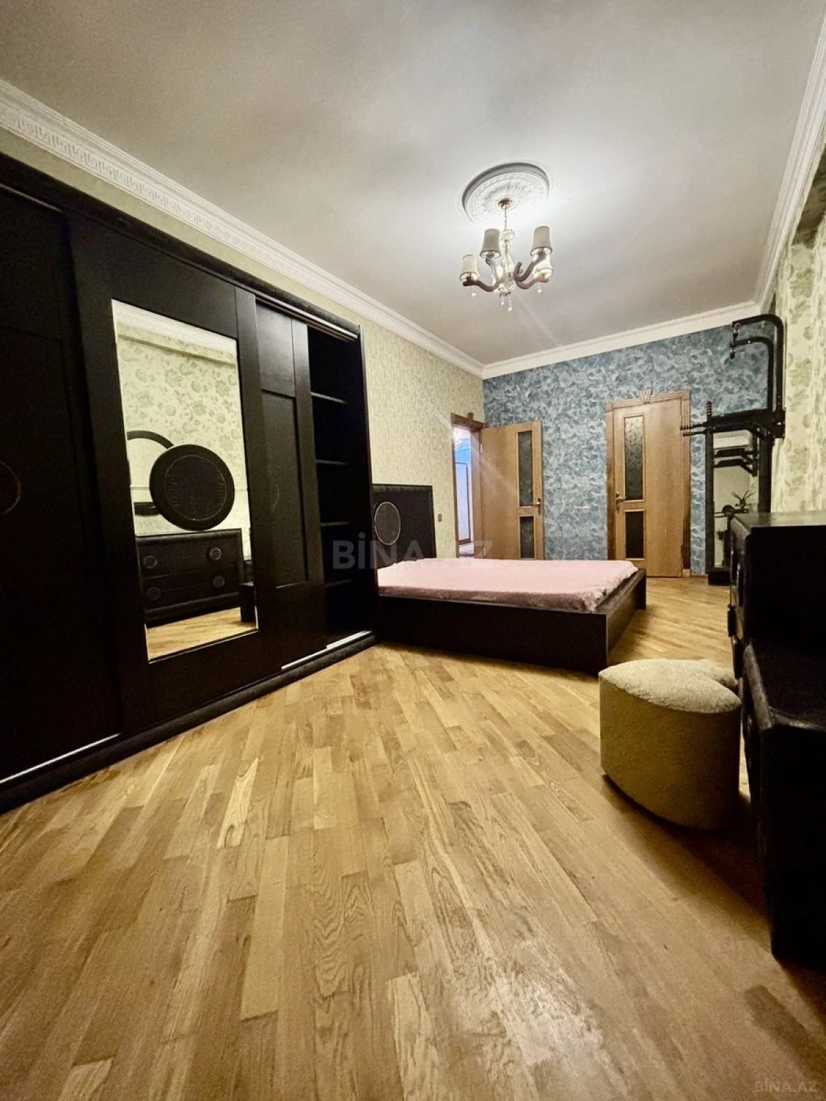 Satılır 3 otaqlı mənzil 130 m²