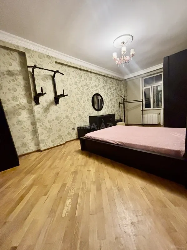 Satılır 3 otaqlı mənzil 130 m²