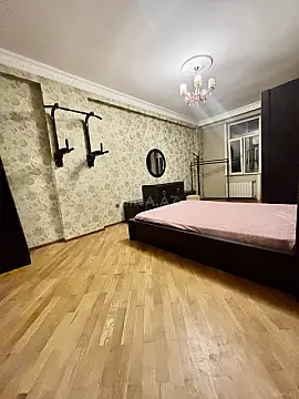 Satılır 3 otaqlı mənzil 130 m²