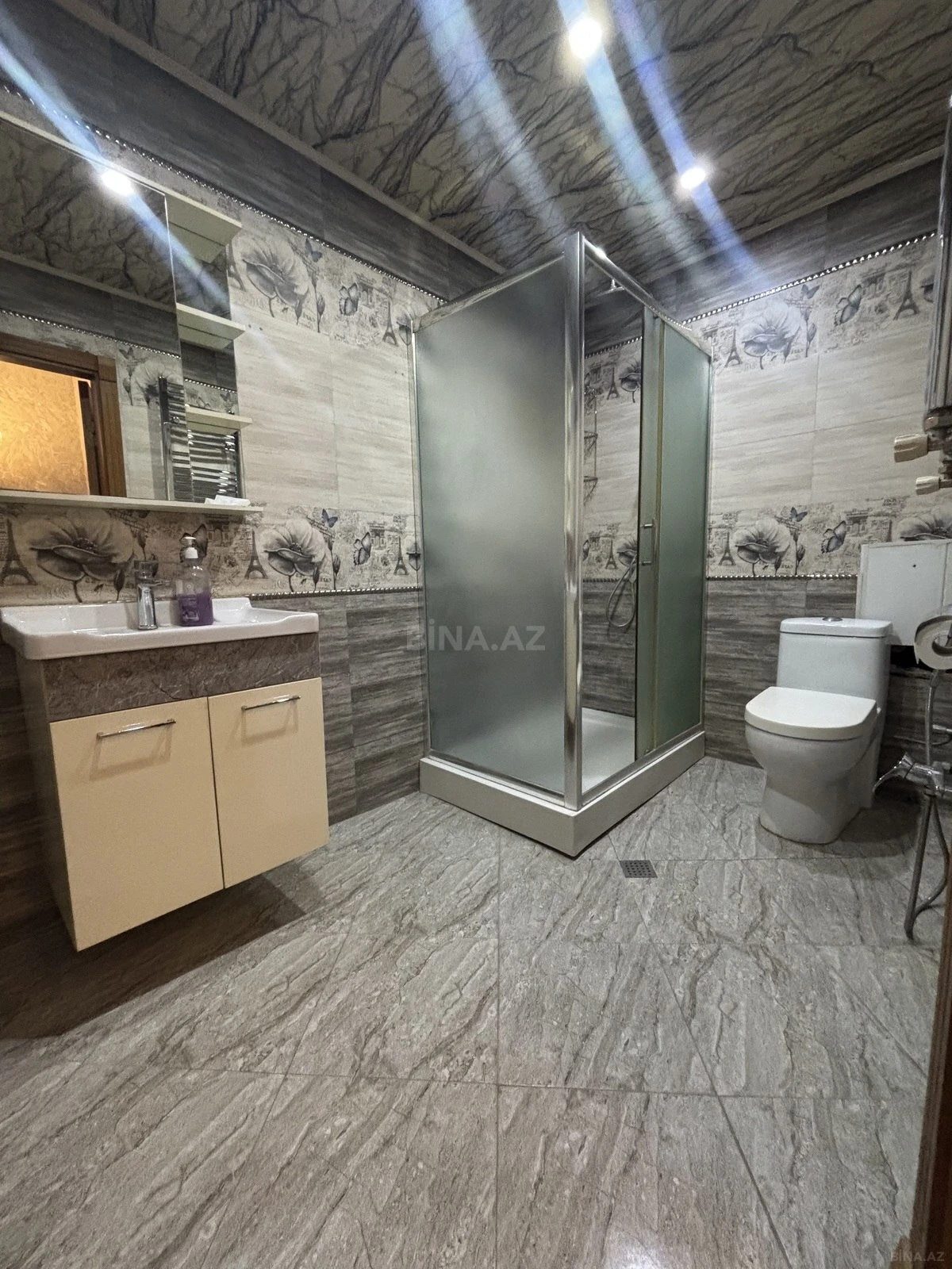 Satılır 3 otaqlı mənzil 130 m²