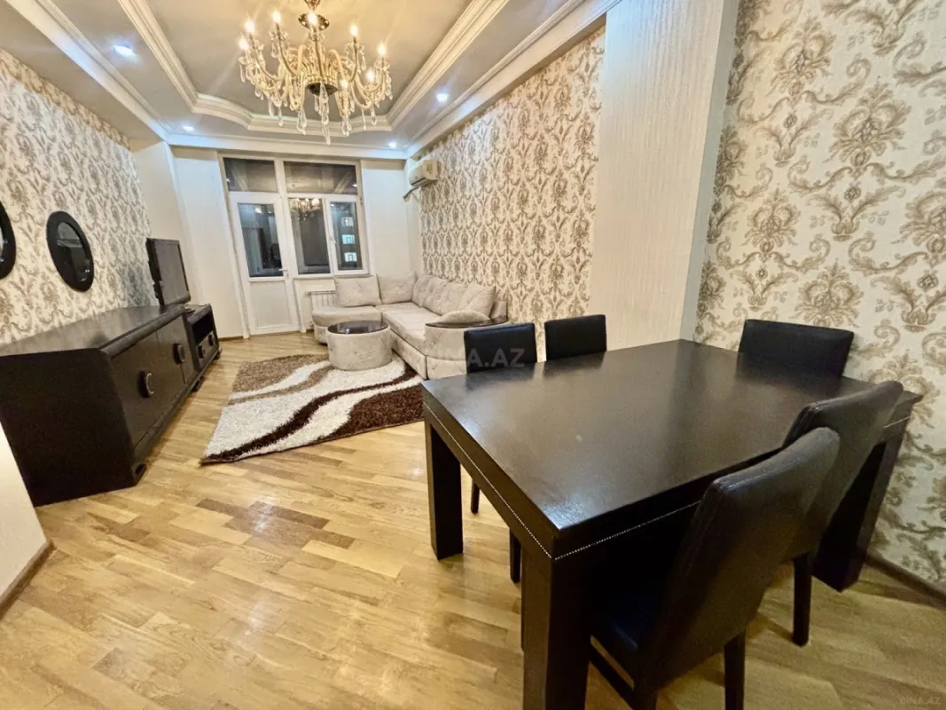 Satılır 3 otaqlı mənzil 130 m²