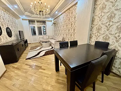 Satılır 3 otaqlı mənzil 130 m²