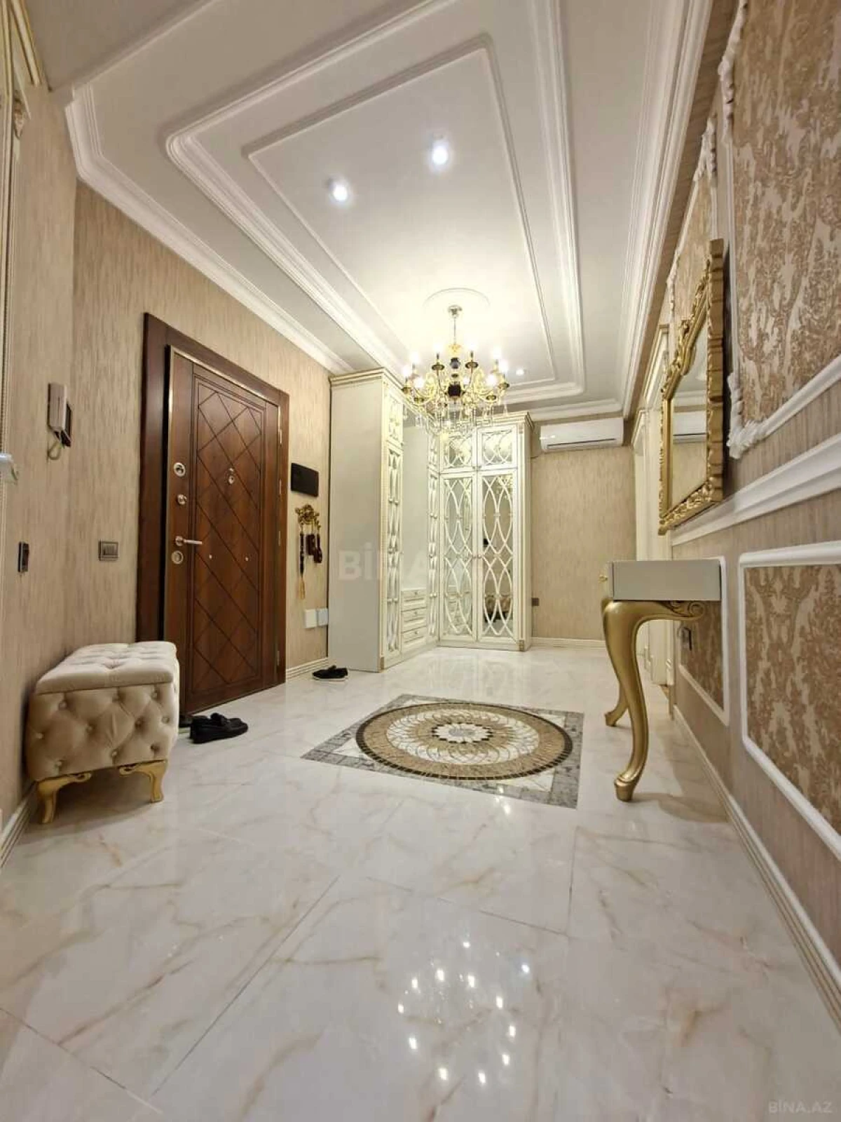 Satılır 4 otaqlı mənzil 150 m²