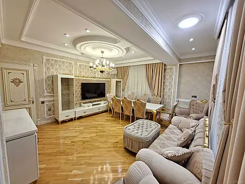 Satılır 4 otaqlı mənzil 150 m²