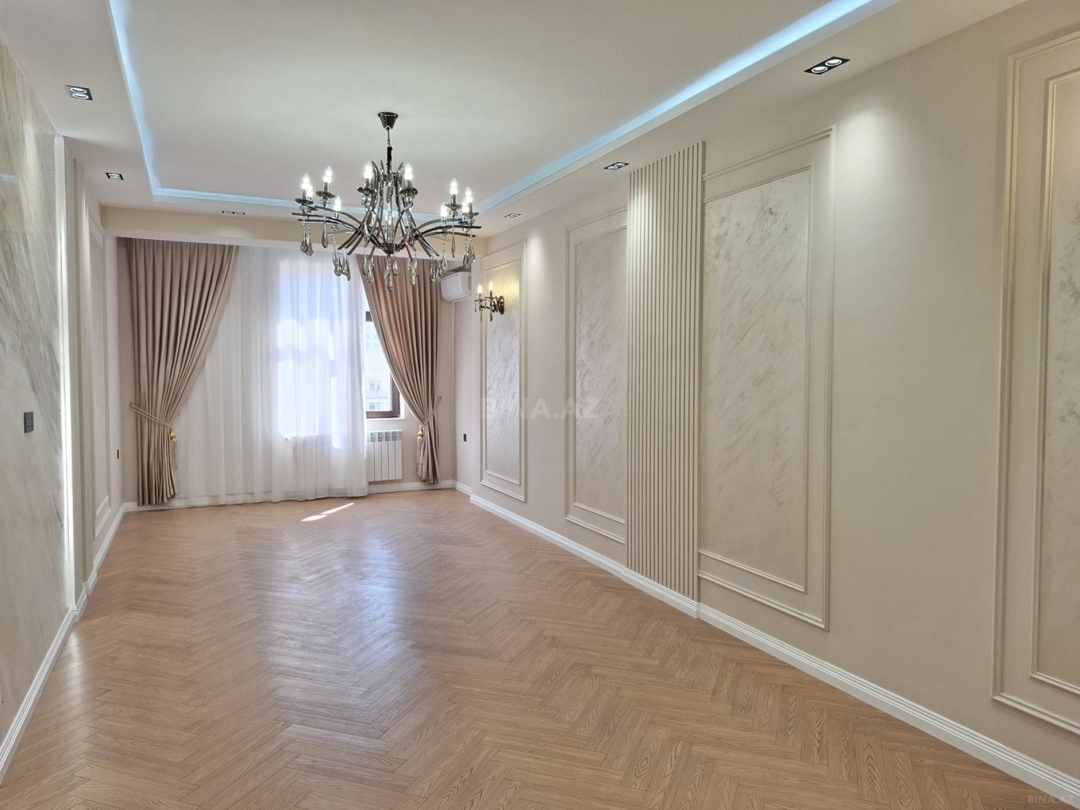 Satılır 4 otaqlı mənzil 140 m²