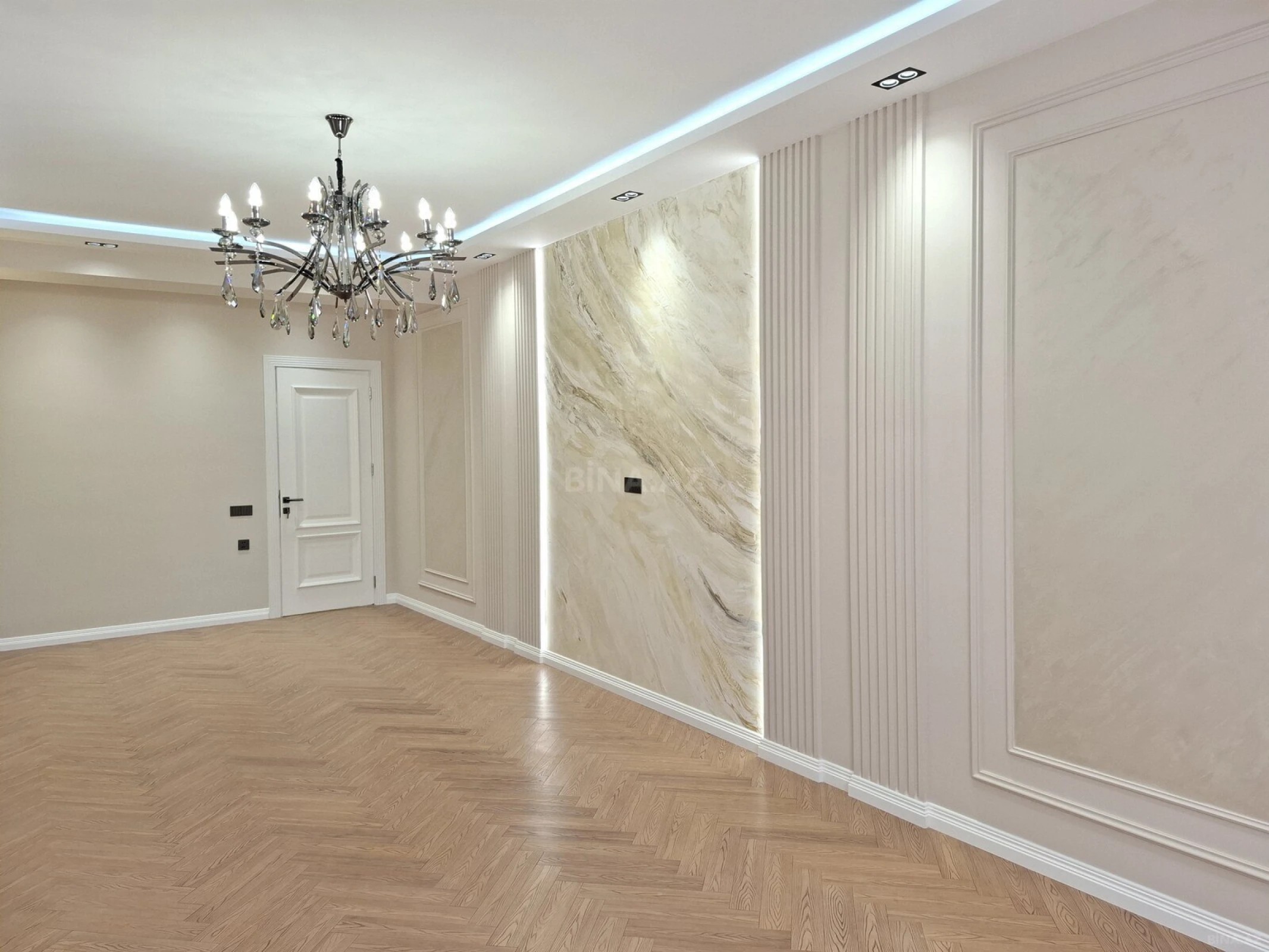 Satılır 4 otaqlı mənzil 140 m²