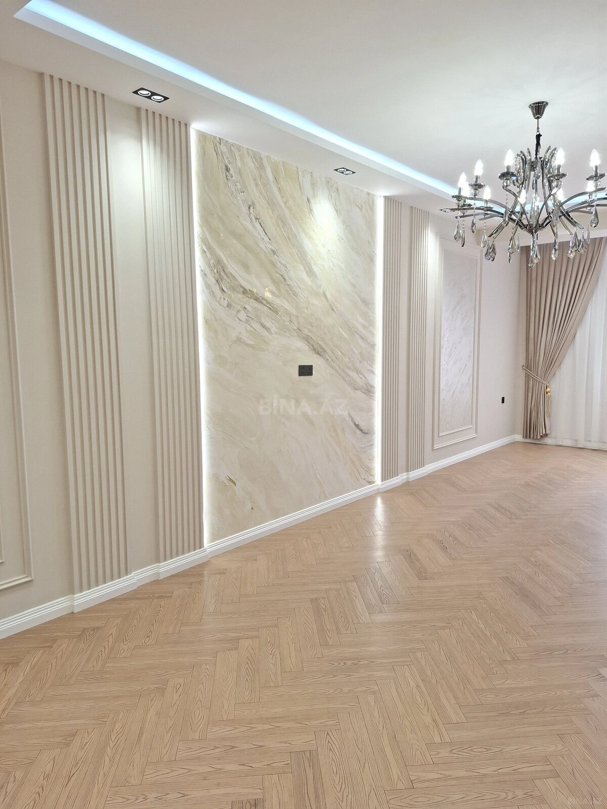 Satılır 4 otaqlı mənzil 140 m²