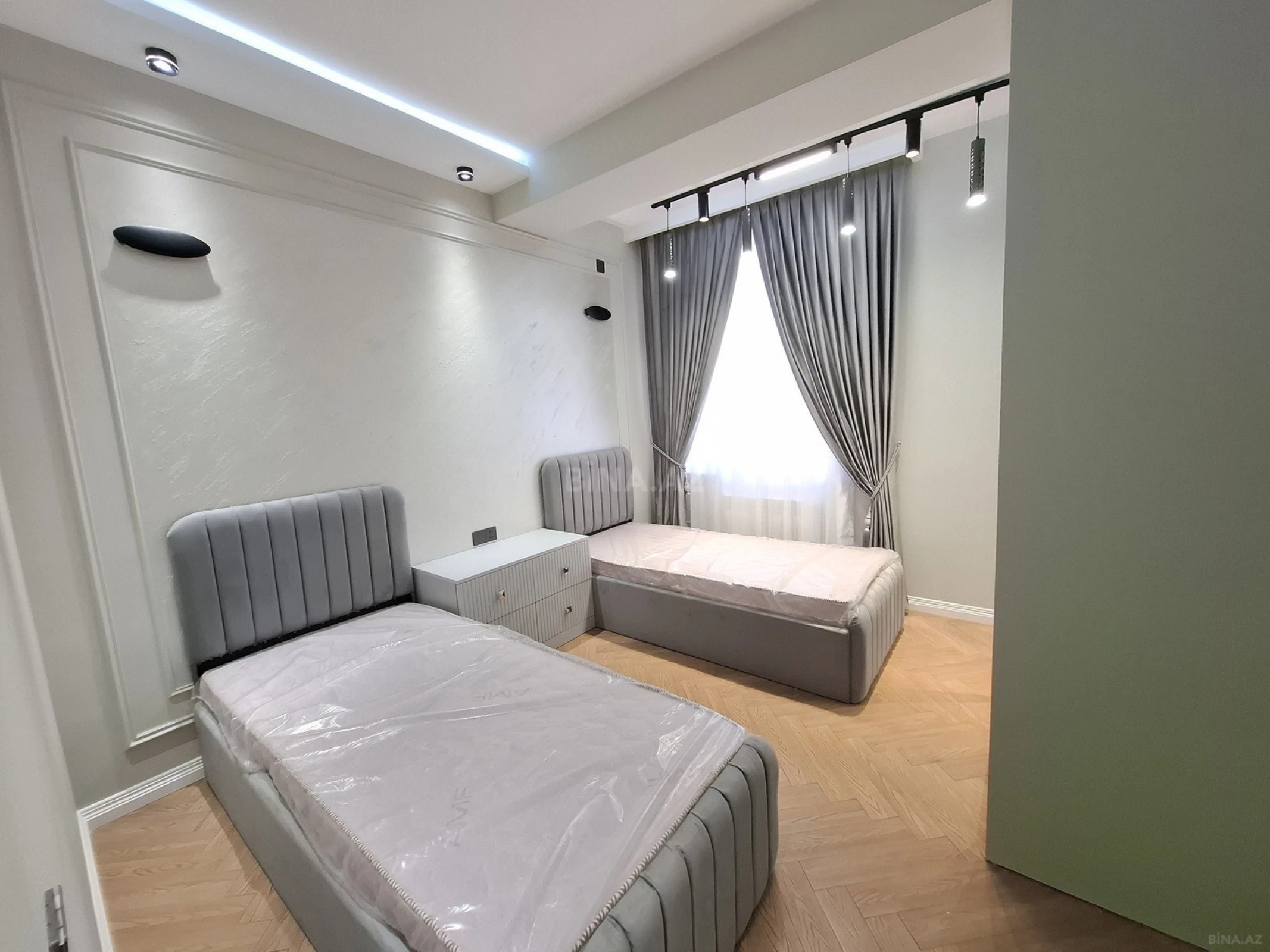 Satılır 4 otaqlı mənzil 140 m²