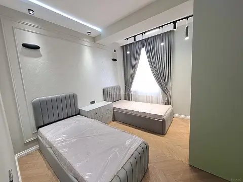 Satılır 4 otaqlı mənzil 140 m²