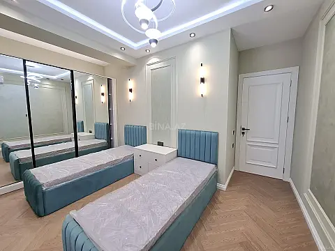 Satılır 4 otaqlı mənzil 140 m²