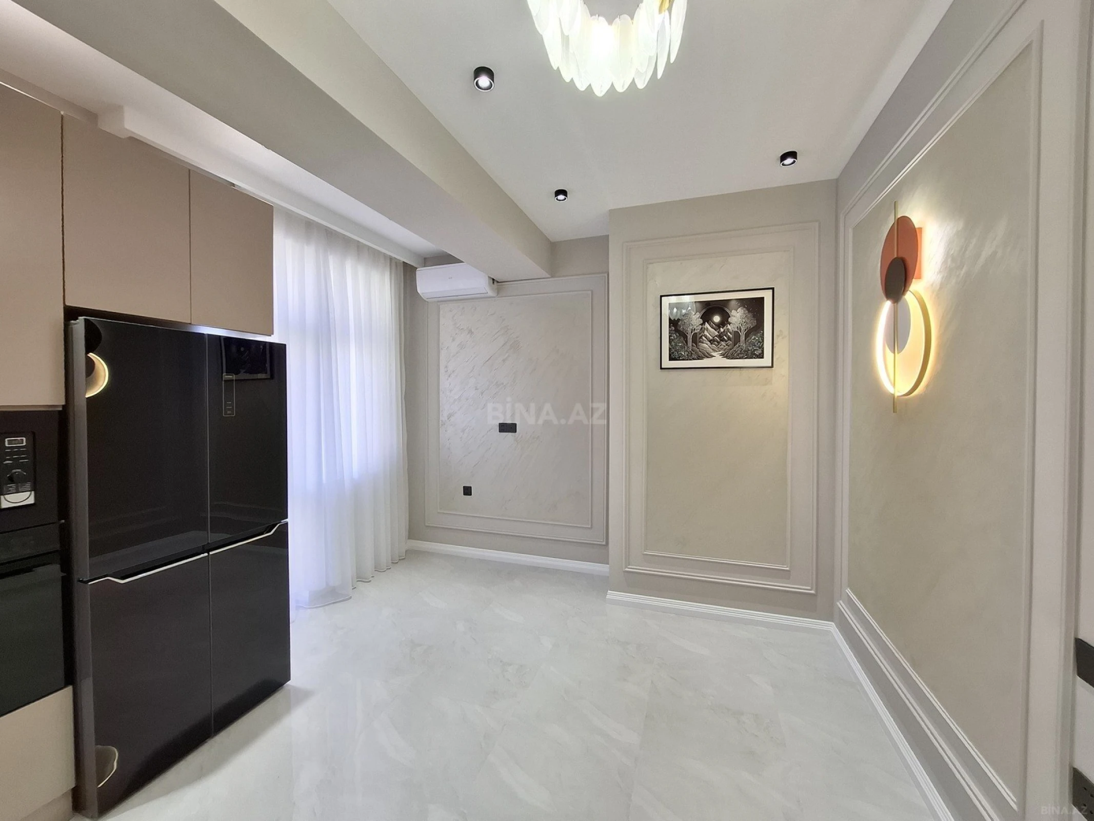 Satılır 4 otaqlı mənzil 140 m²