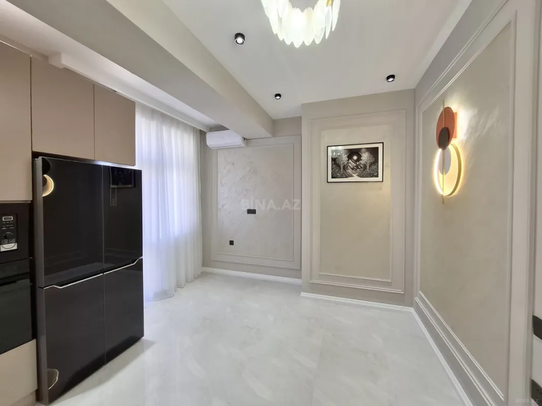 Satılır 4 otaqlı mənzil 140 m²