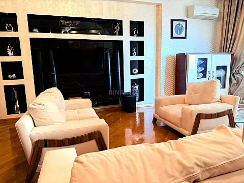 Kirayə verilir 2 otaqlı mənzil 100 m²