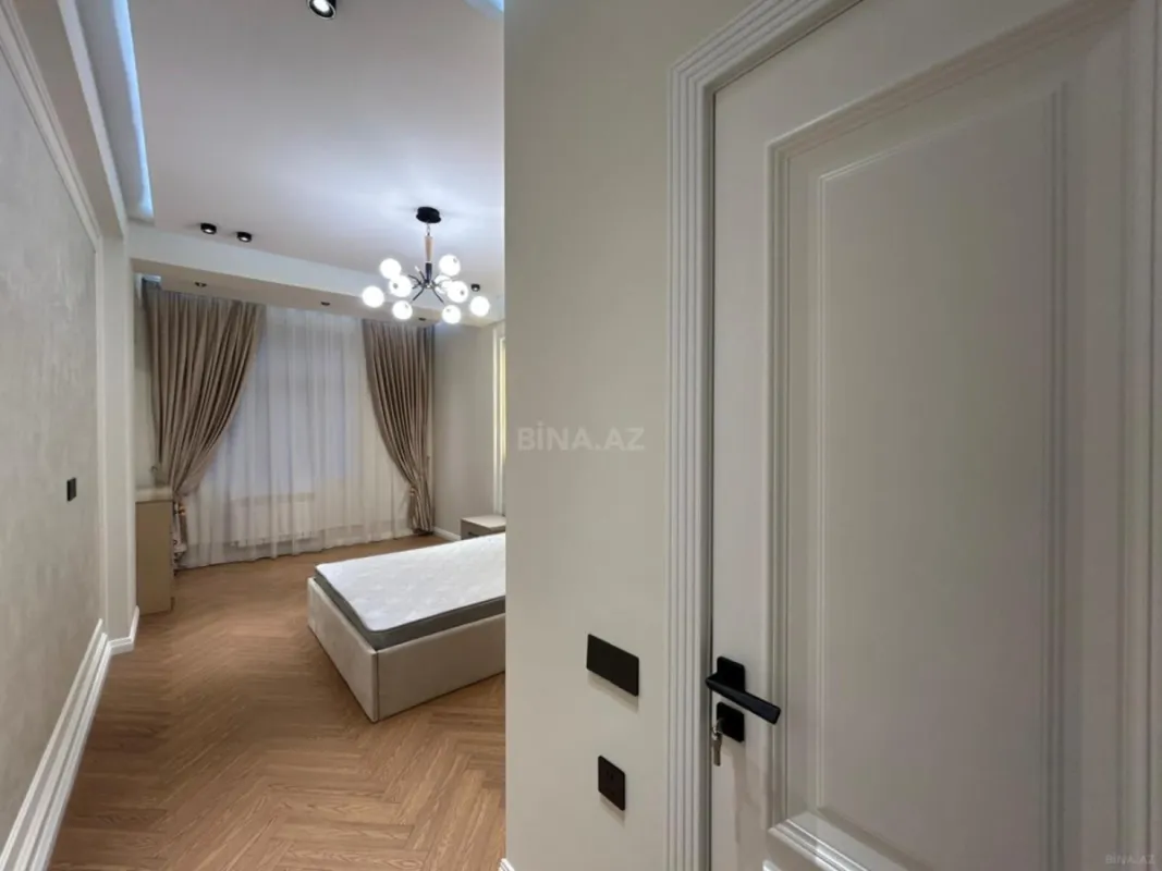 Satılır 3 otaqlı mənzil 135 m²