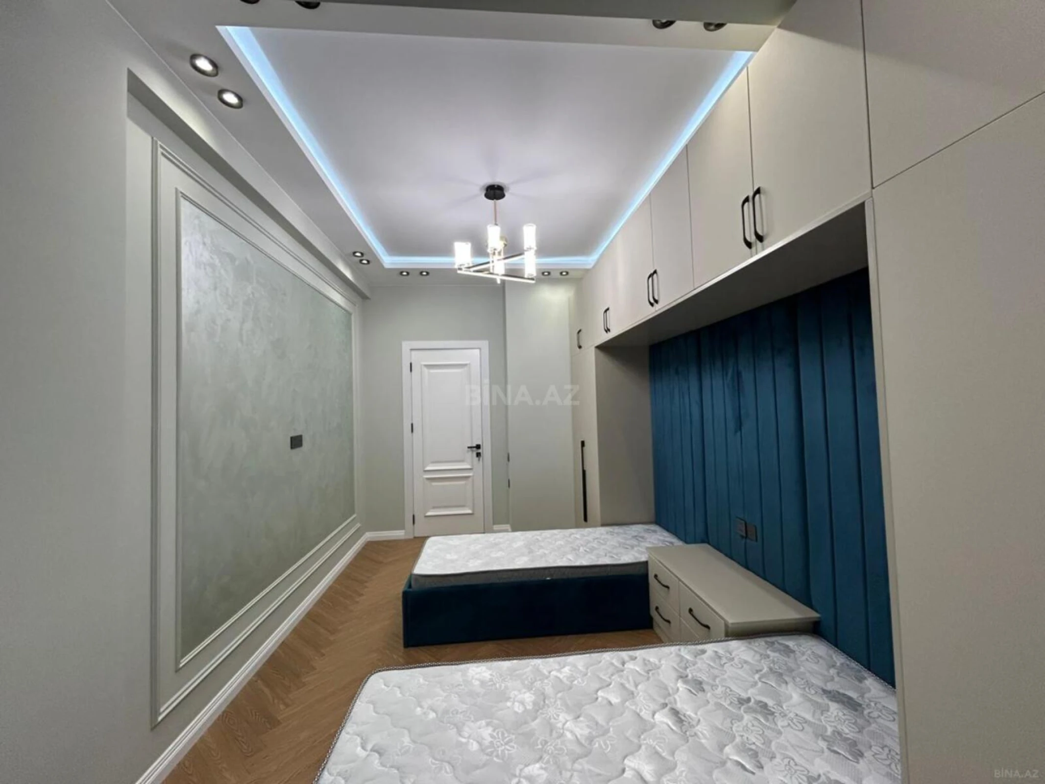Satılır 3 otaqlı mənzil 135 m²